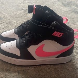 Nike youth court borough mid 2